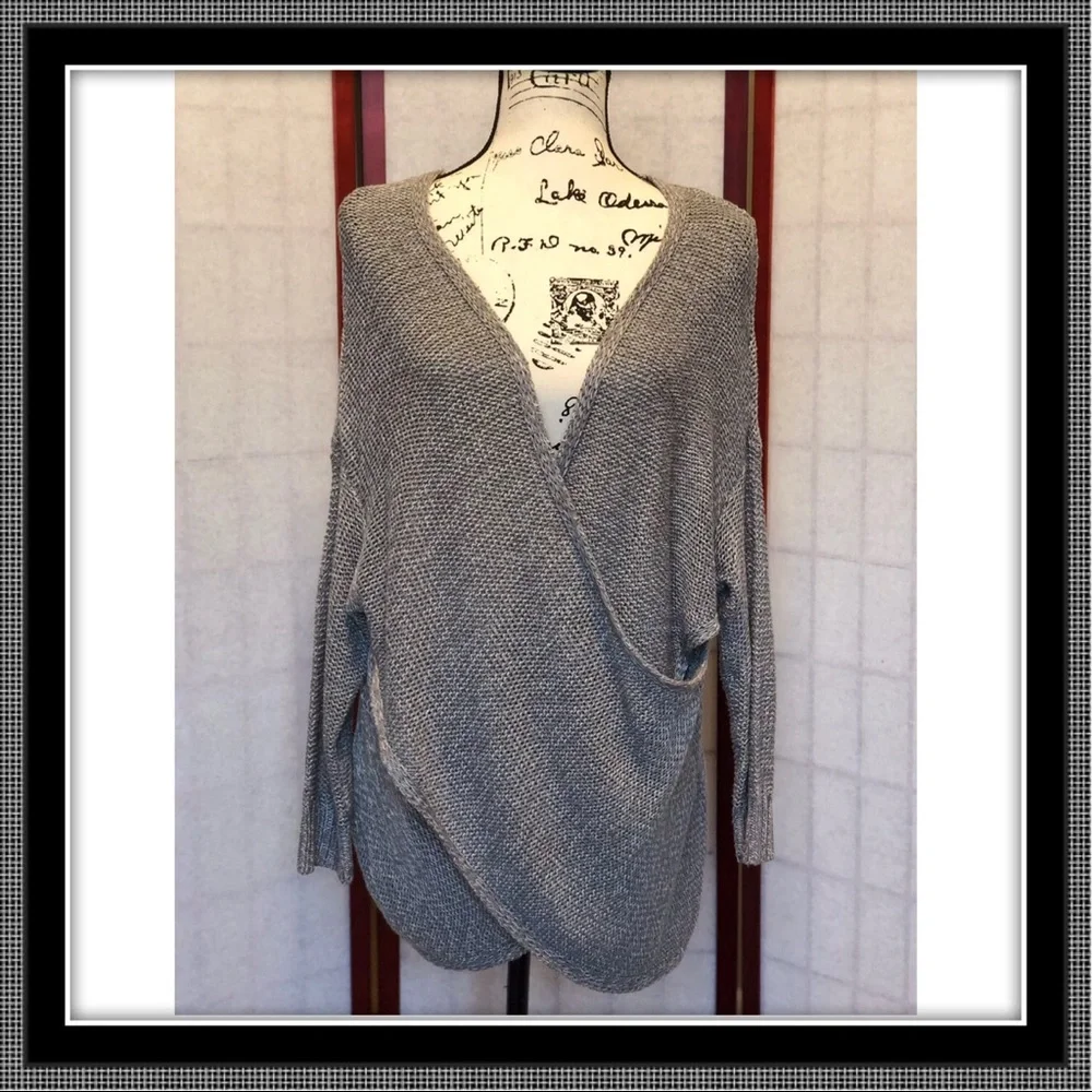 RD Style Gray V-Neck Sweater - Picture 2 of 7